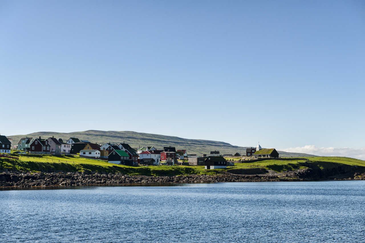 Village de Sandur sur l'île de Sandoy aux Féroé