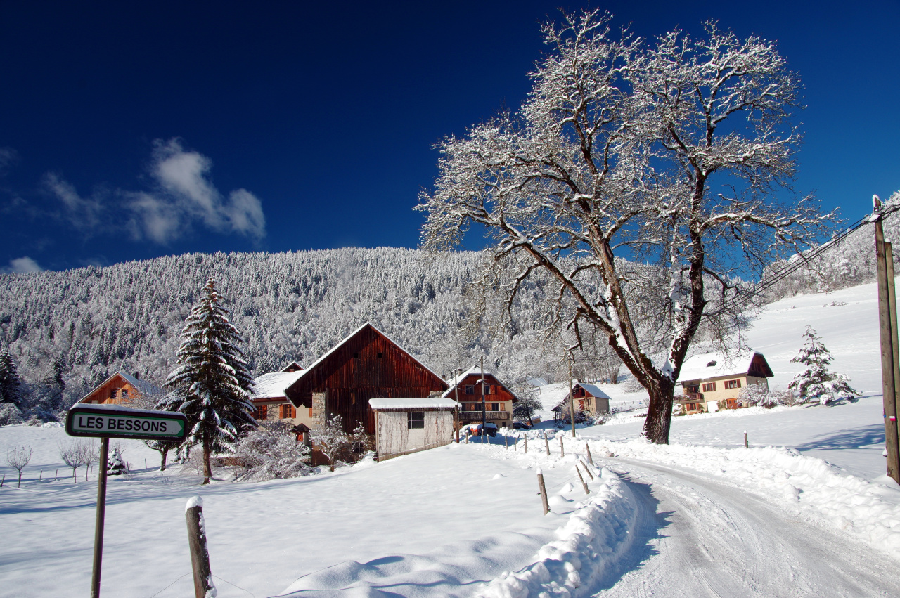 Village enneigé dans le massif de la Chartreuse