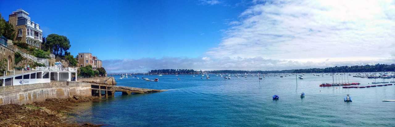 Ville de Dinard lors d'une randonnée en Bretagne