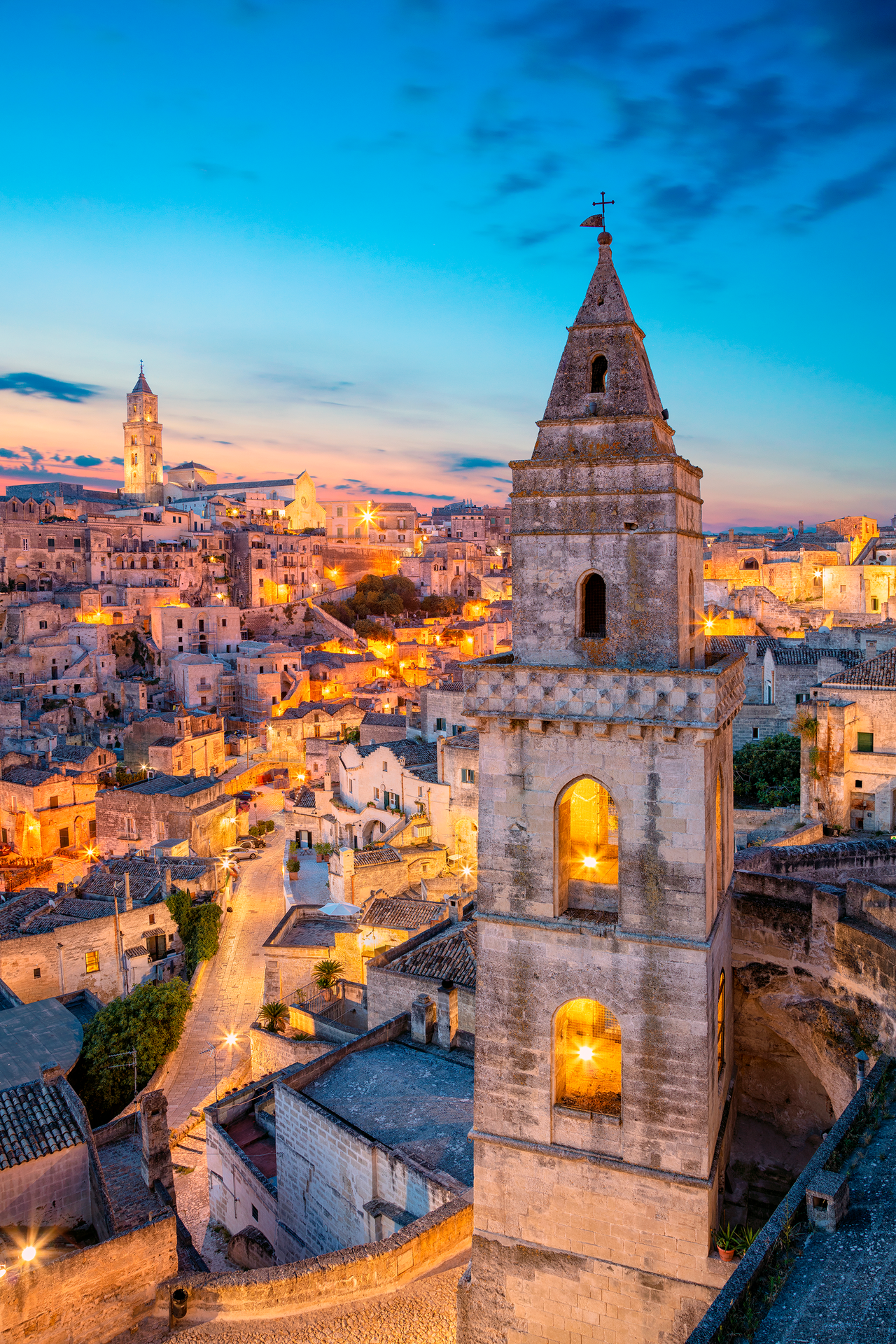 Ville médiévale de Matera à la nuit tombée, Italie