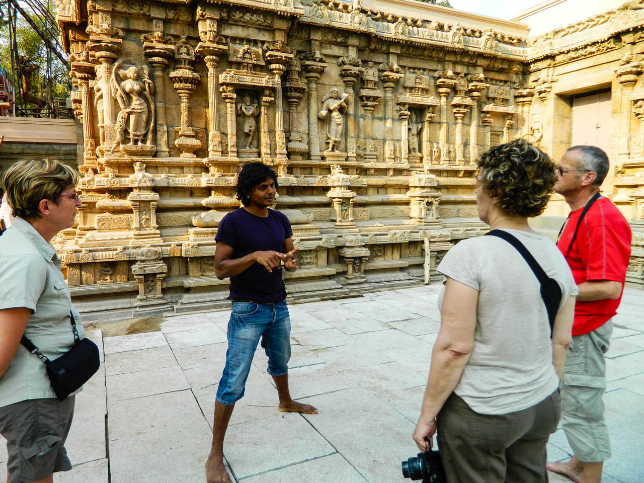 Visite d'un temple hindou avec notre guide Dinesh