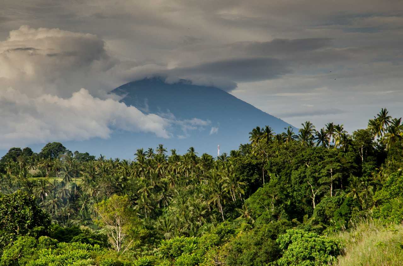 volcan Arenal sous les nuages au Costa Rica