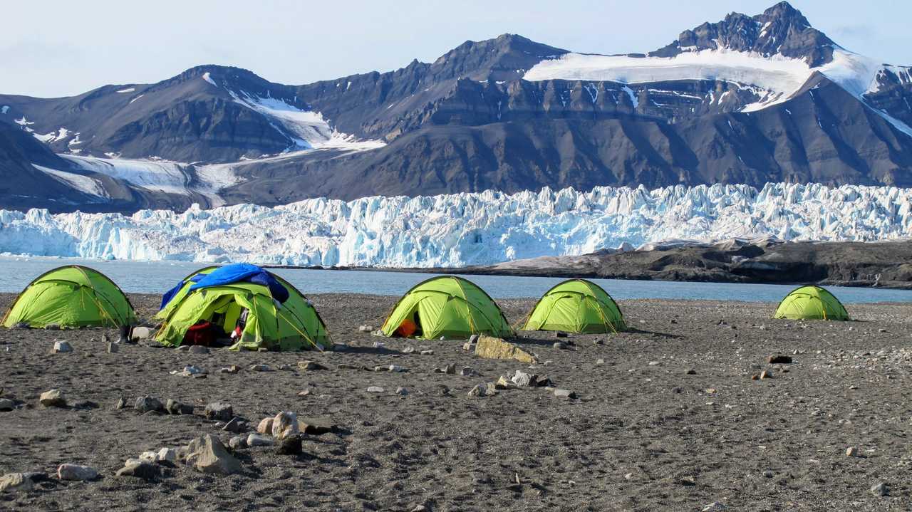 Voyages avec tentes au Spitzberg