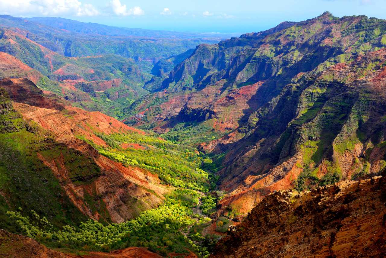 vue-aerienne-du-waimea-canyon-a-kauai