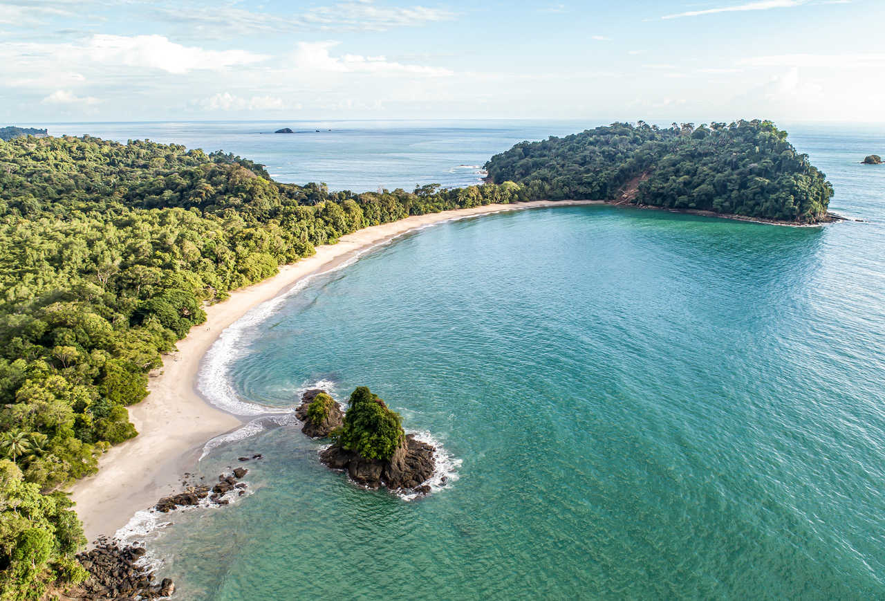 Vue aérienne sur le parc national de Manuel Antonio au Costa Rica