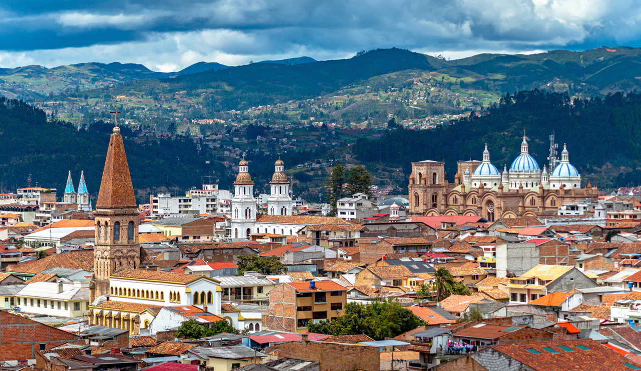 Vue de la ville de Cuenca, au milieu des Andes équatoriennes, Équateur, Amérique du Sud
