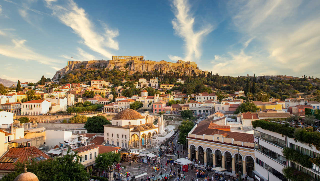 Vue de l'acropole à Athènes depuis la ville
