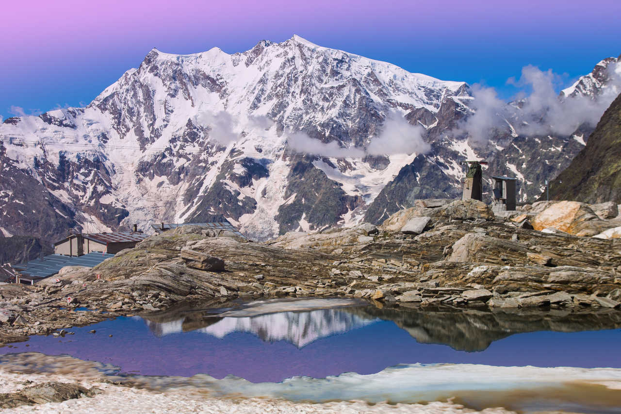 Vue depuis un refuge ialien avec le Mont Rose dans le Piemont