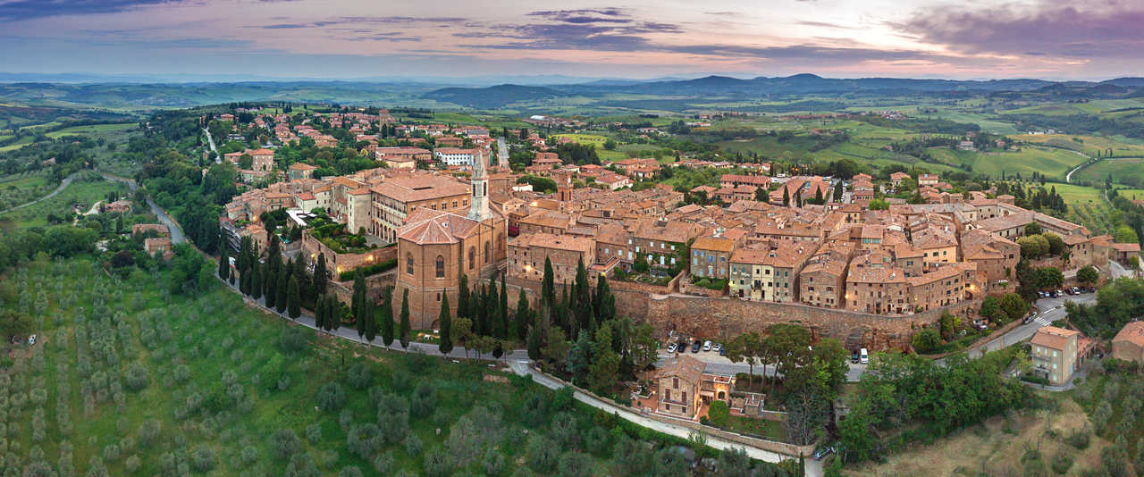 Vue drone de la ville de Pienza en Toscane