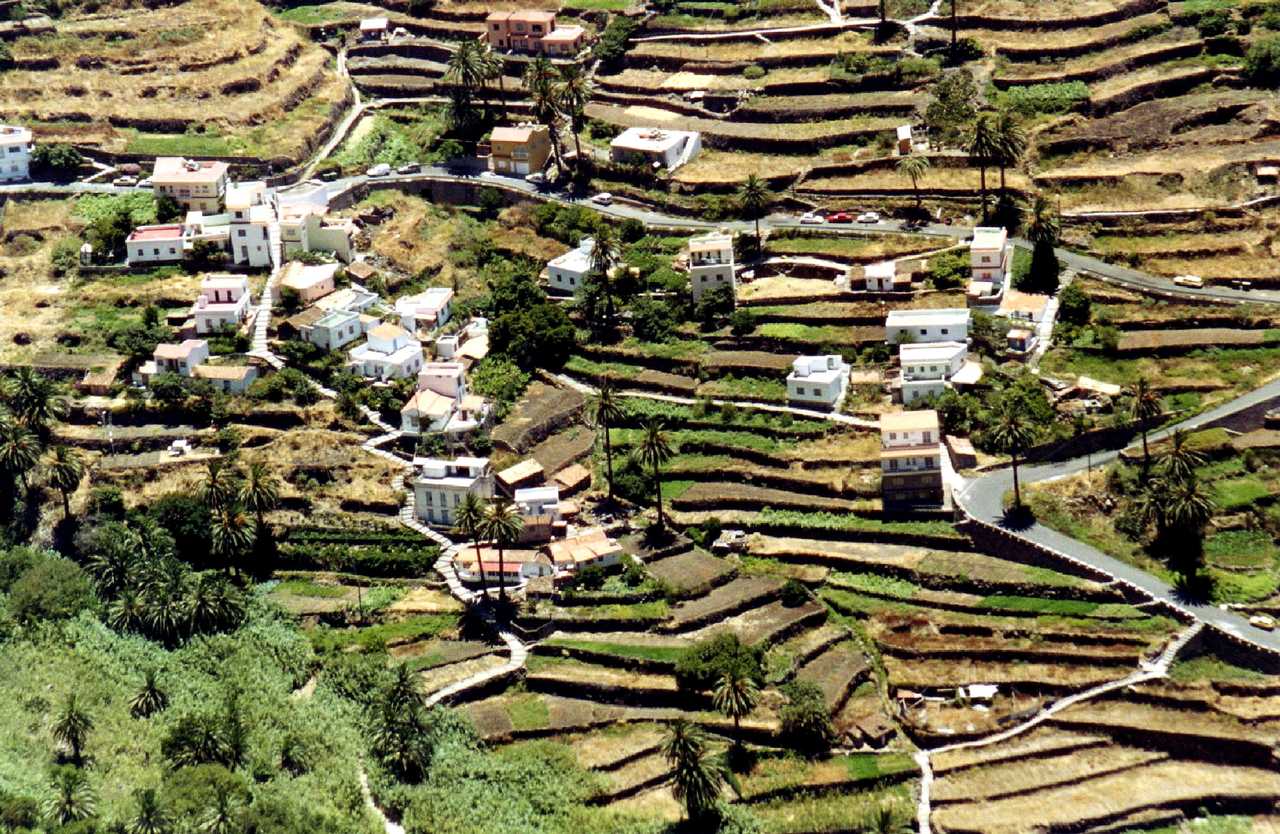 Vue panoramique sur des villages gomeros aux Canaries