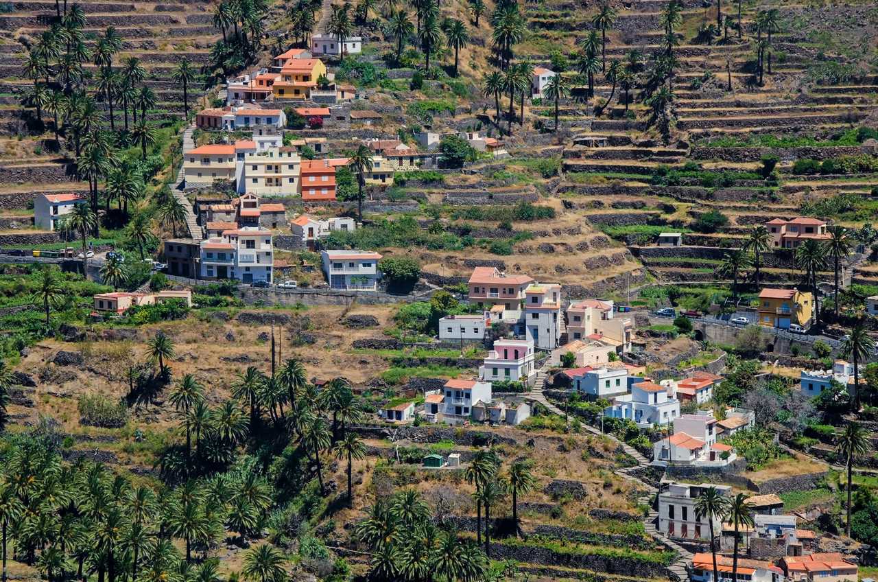 Vue panoramique sur des villages gomeros aux Canaries