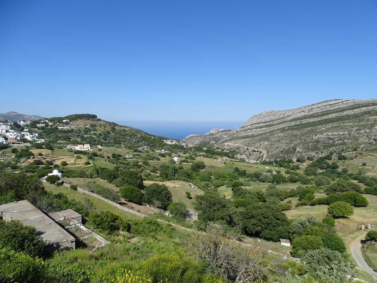 vue sur collines de Naxos au printemps
