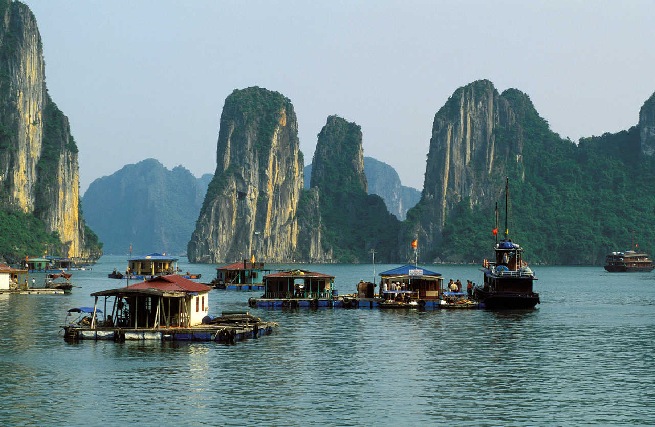 Vue sur la baie d'Ha long au Vietnam