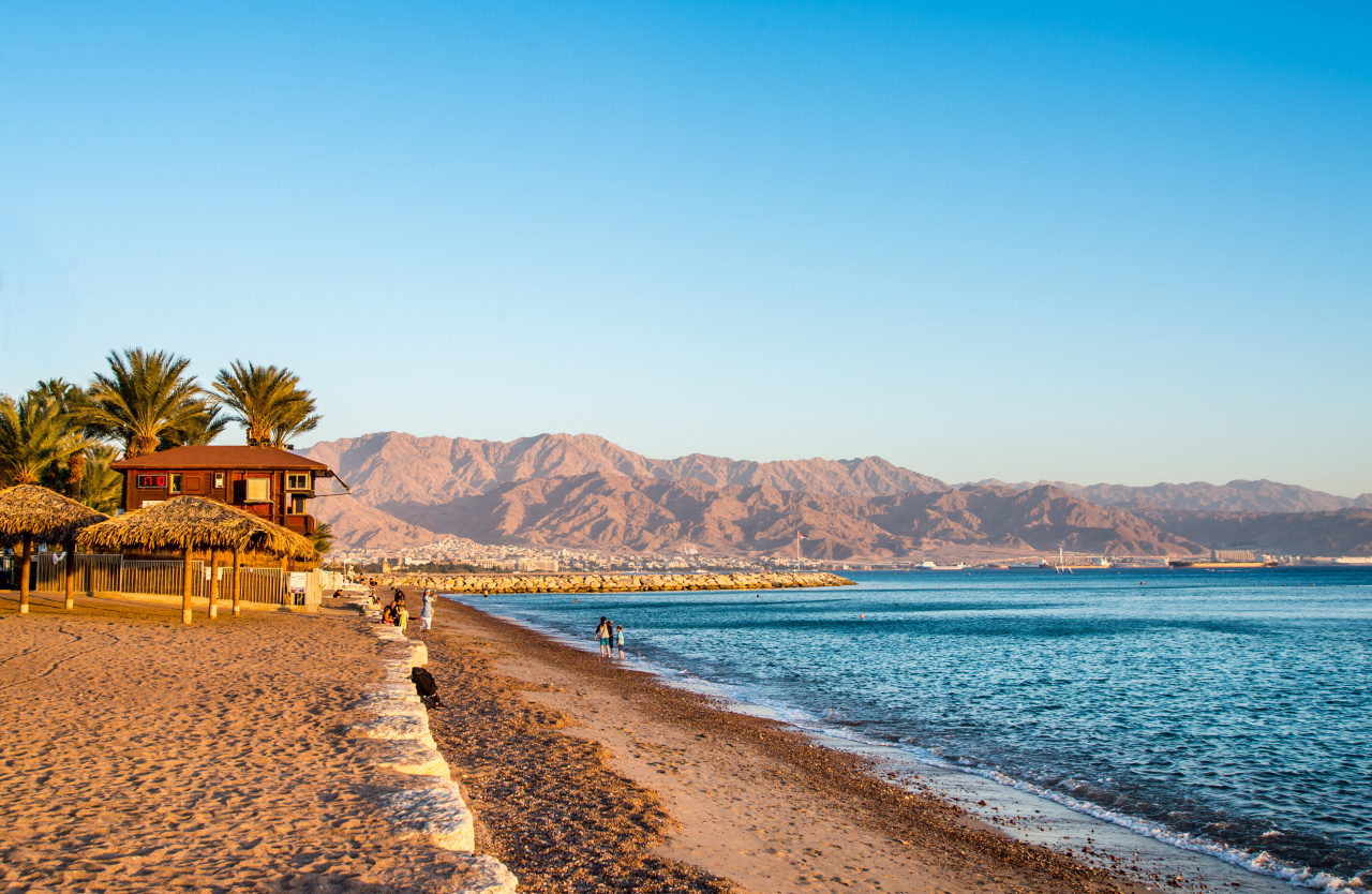 Vue sur la ville et la plage d'Aqaba en Jordanie