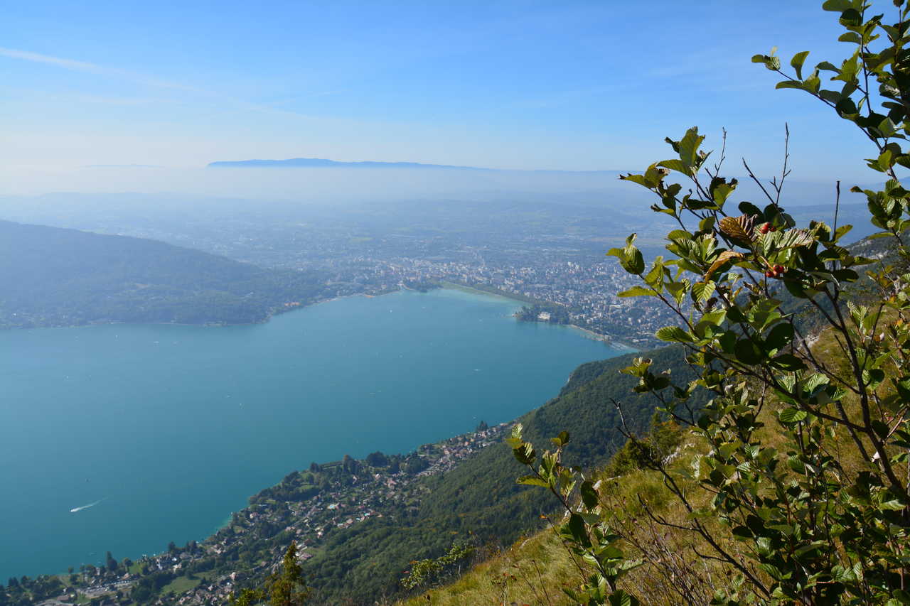 Vue sur le lac d'Annecy depuis le Mont Veyrier
