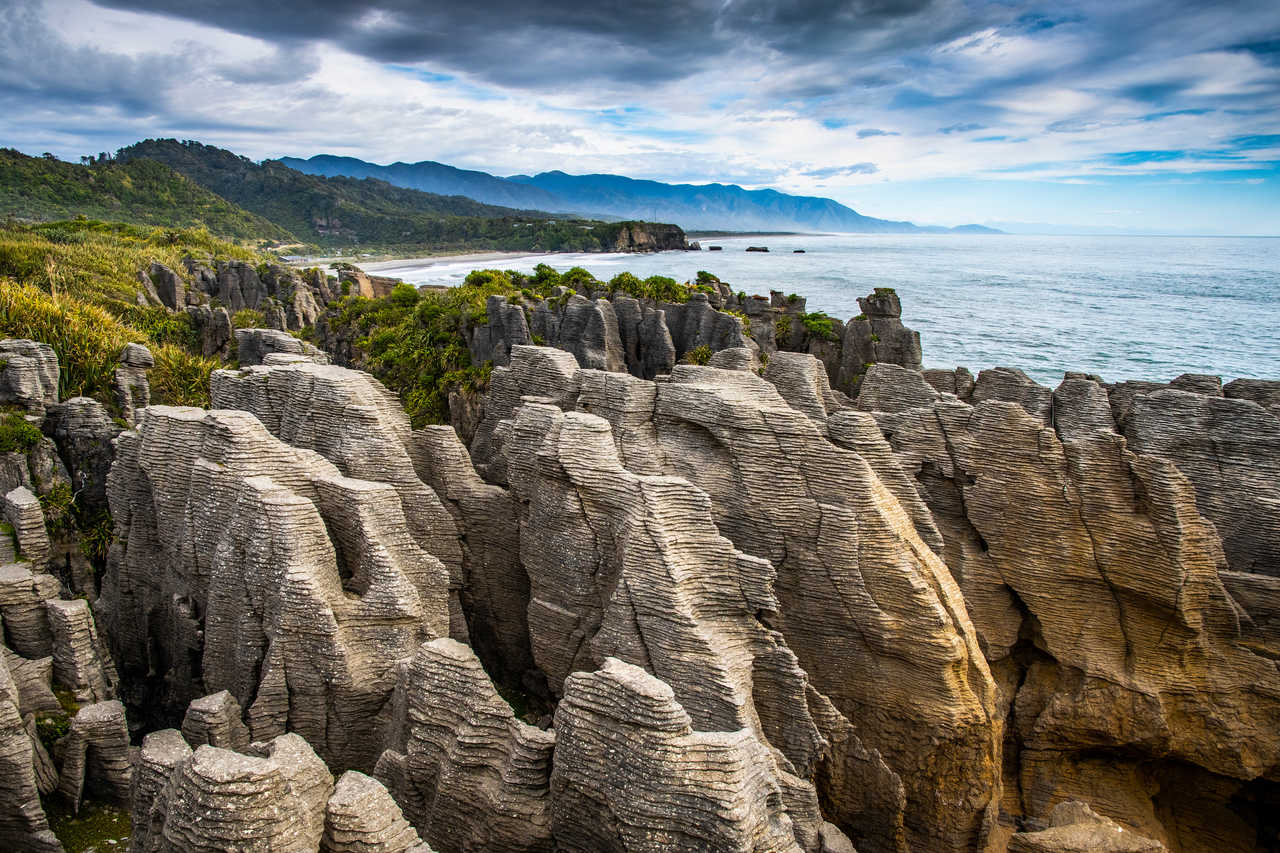 Vue sur le littoral et les rochers de Pancake Rocks, en Nouvelle Zélande