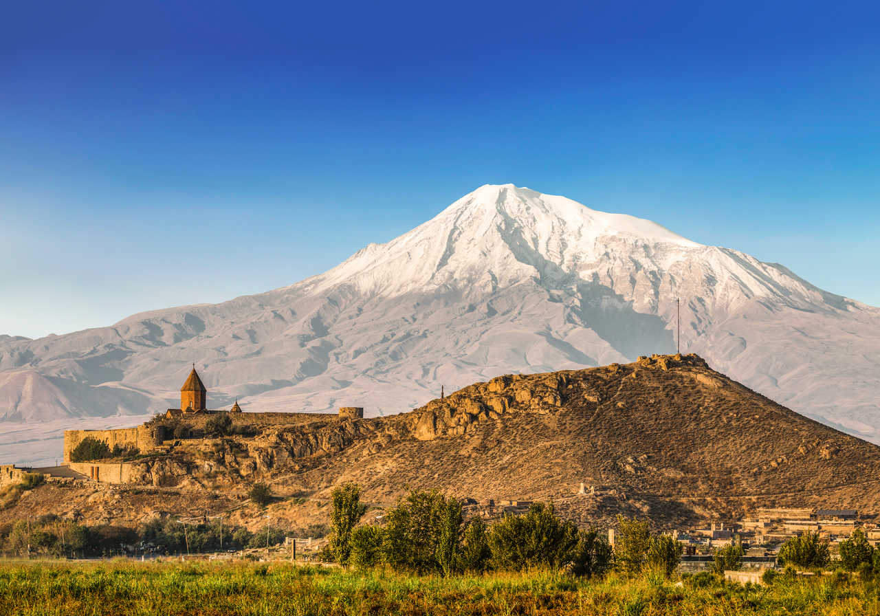 Vue sur le Mont Ararat et le monastère Khor Virap depuis l'Arménie