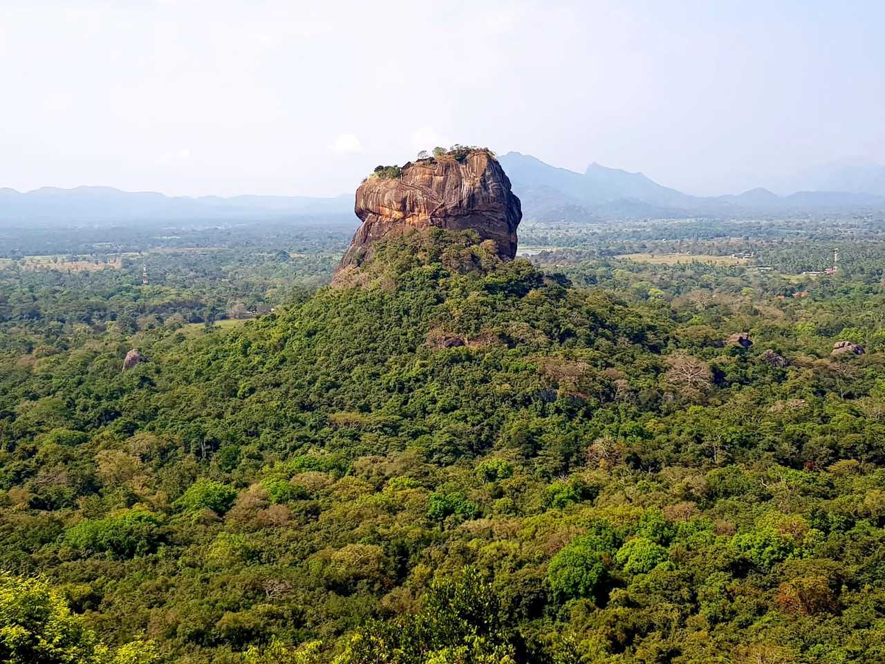 Vue sur le Rocher du Lion