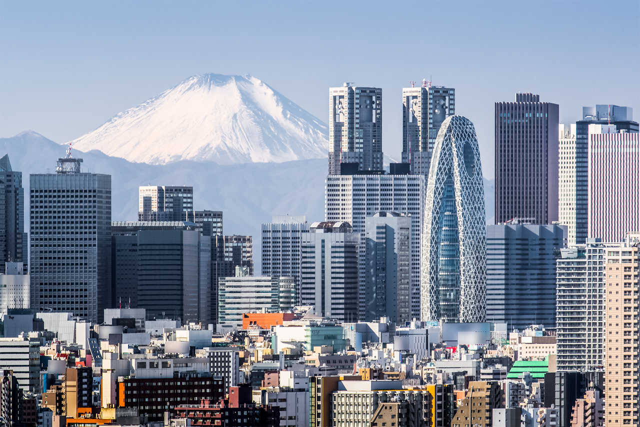 Vue sur les building de Tokyo avec le mont Fuju en arrière plan