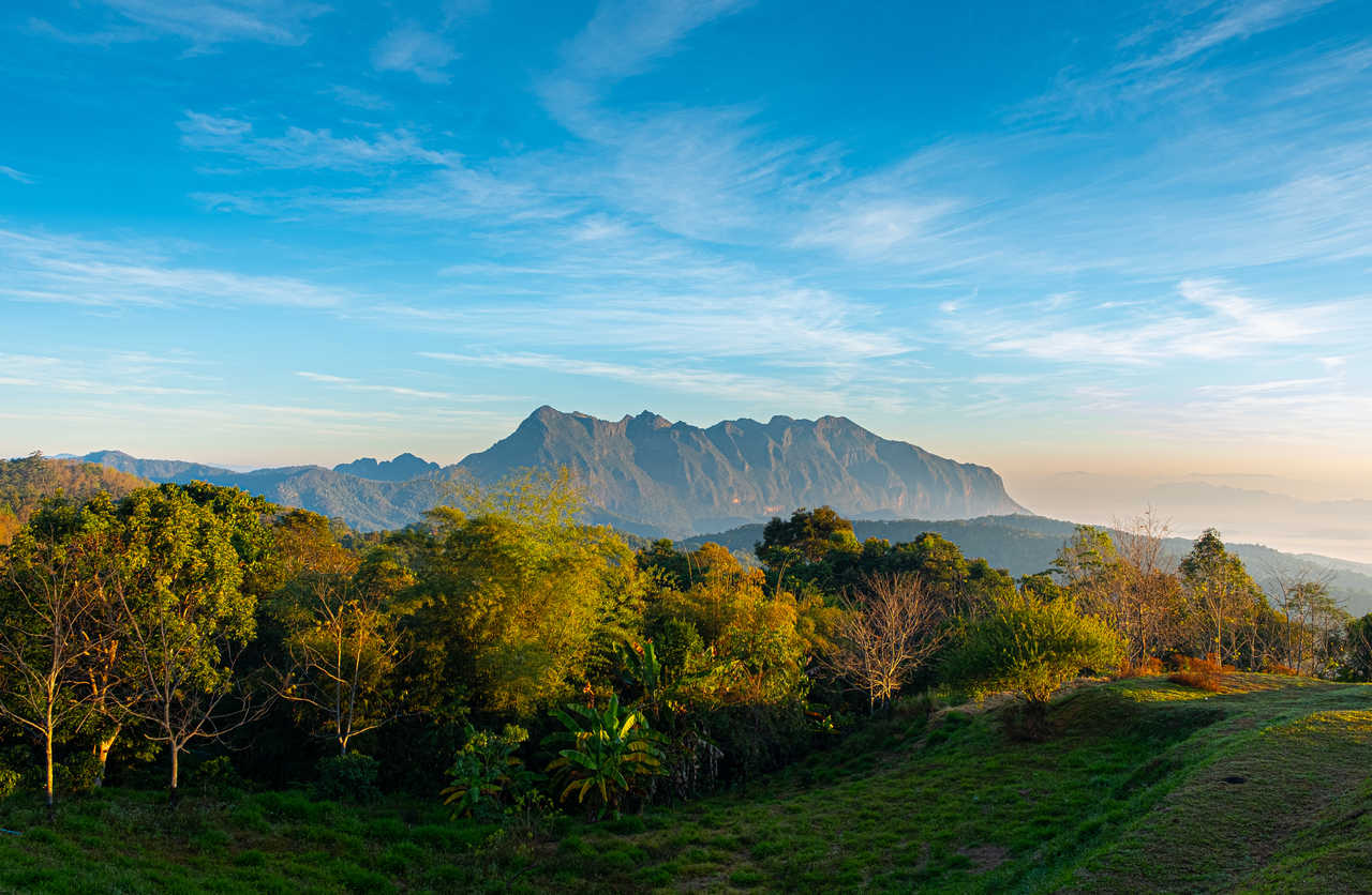 Vue sur les montagnes dans le district de Chiang Dao