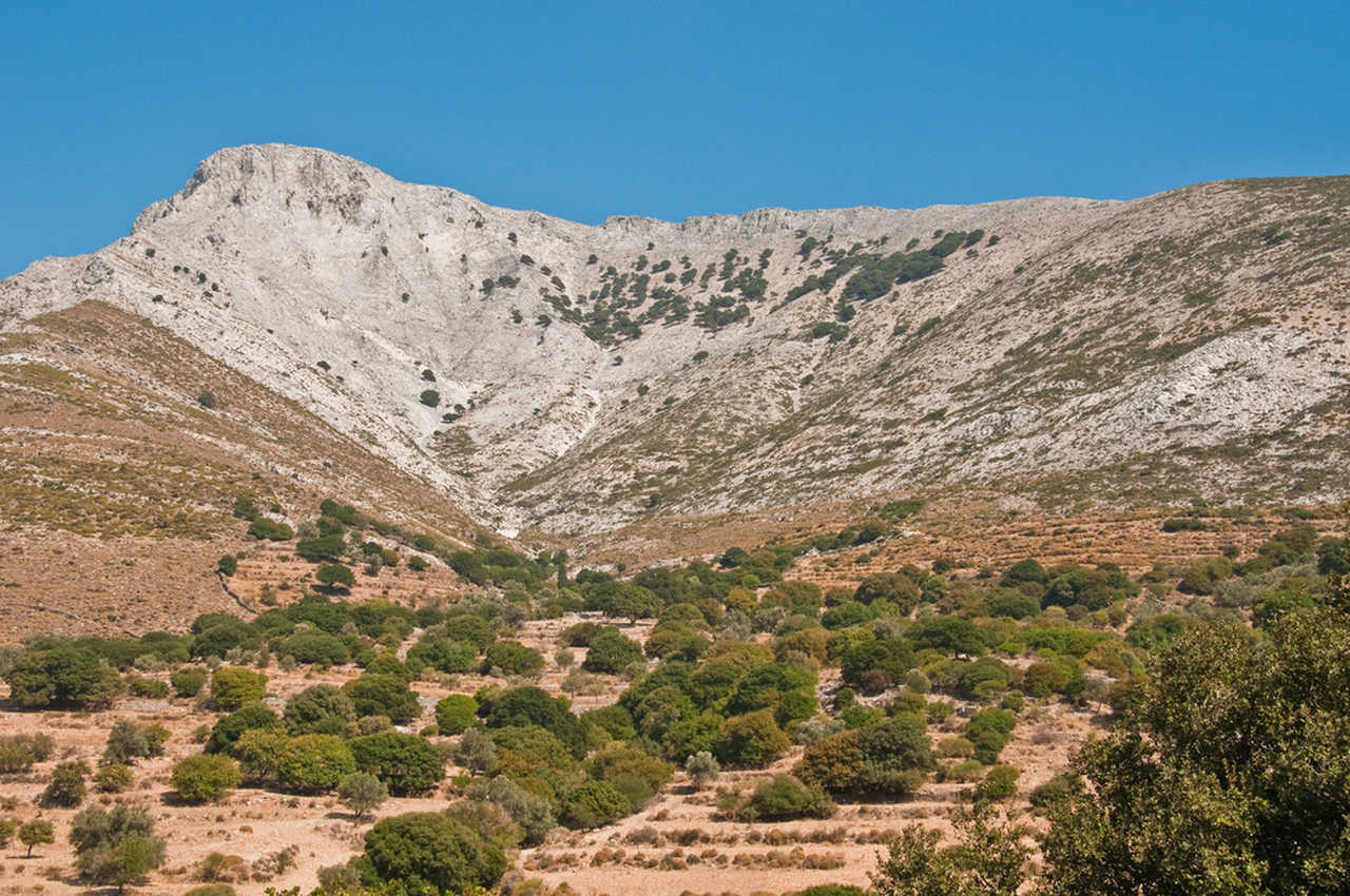 vue sur versant de mont de Naxos