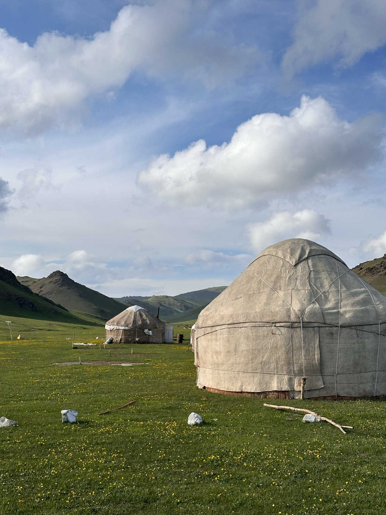 Yourte près du lac Song Kul