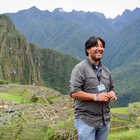 Guide Altaï Peru devant le Machu Picchu