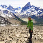 Orianne devant les montagnes de Patagonie