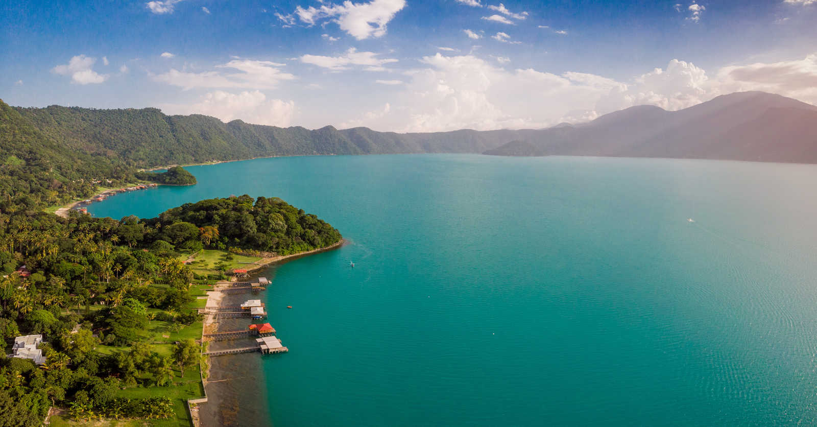 aerial-view-of-the-coatepeque-lake-in-el-salvado © Umana Daniel