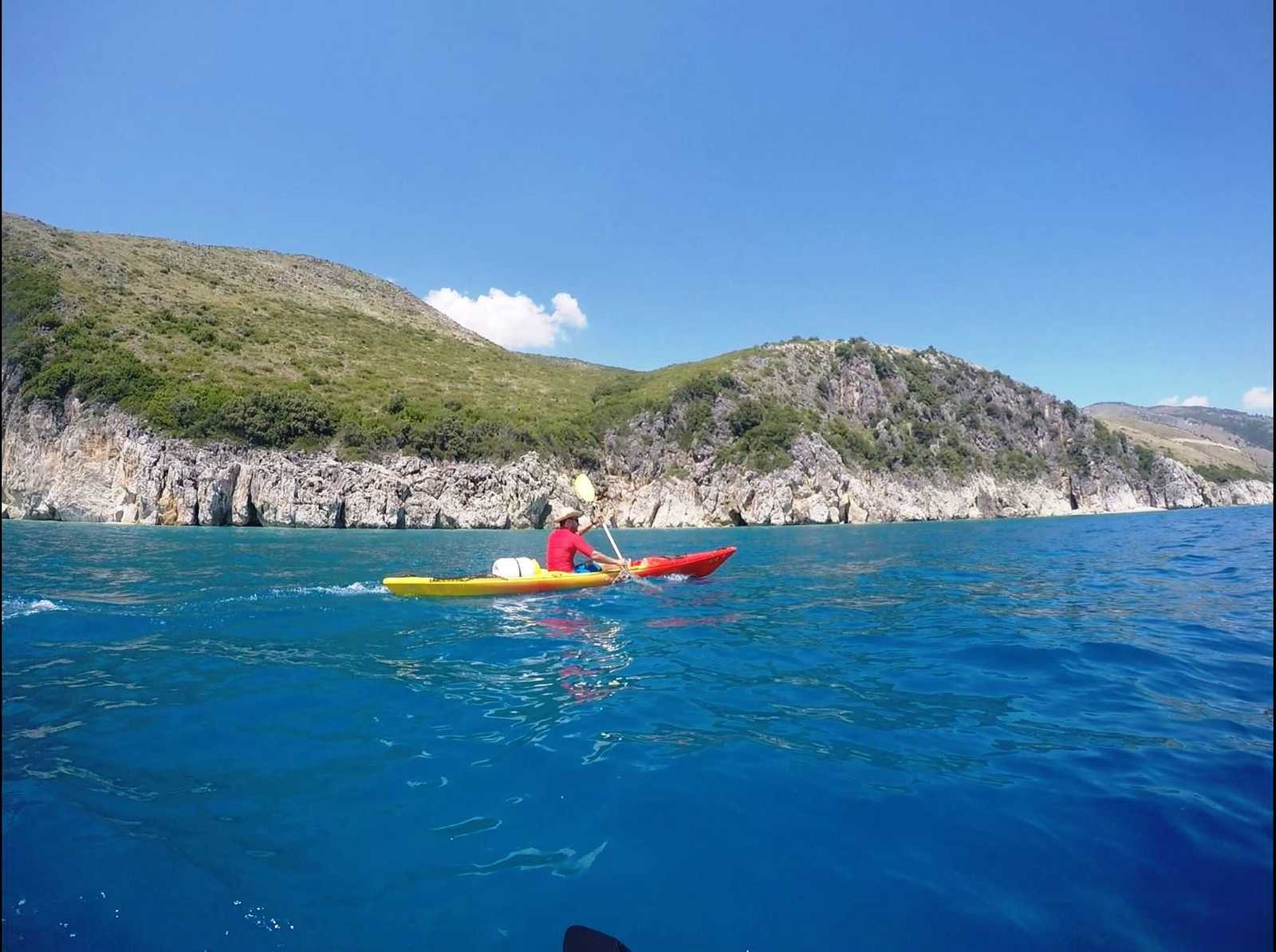Albanie, kayak en mer Ionienne © ALBANIA TRADITION
