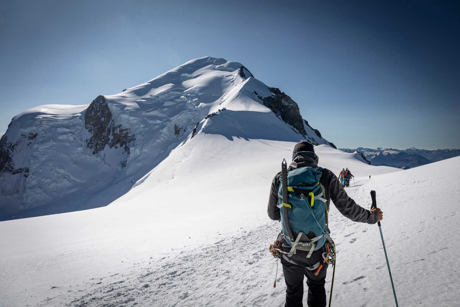 alpiniste sur l'ascension du Mont blanc au niveau du dôme du Goûter © Bgspix