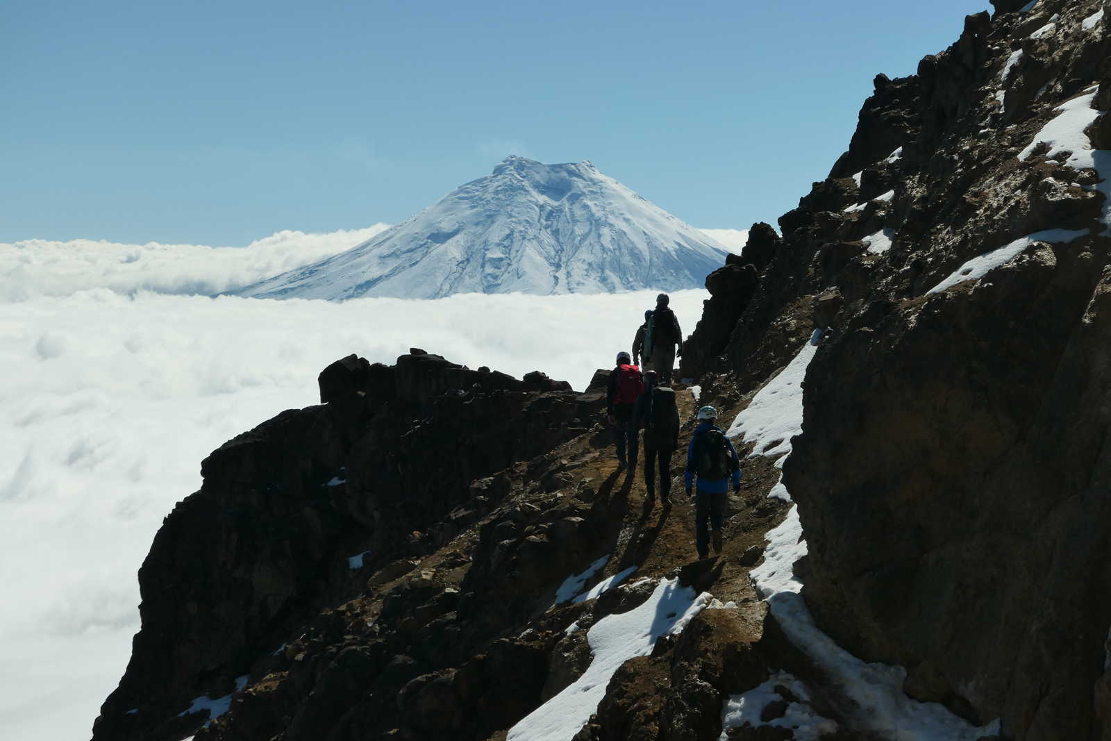 Ascension de l'Illiniza Norte avec vue sur le Cotopaxi en Equateur © Feuillet Benjamin