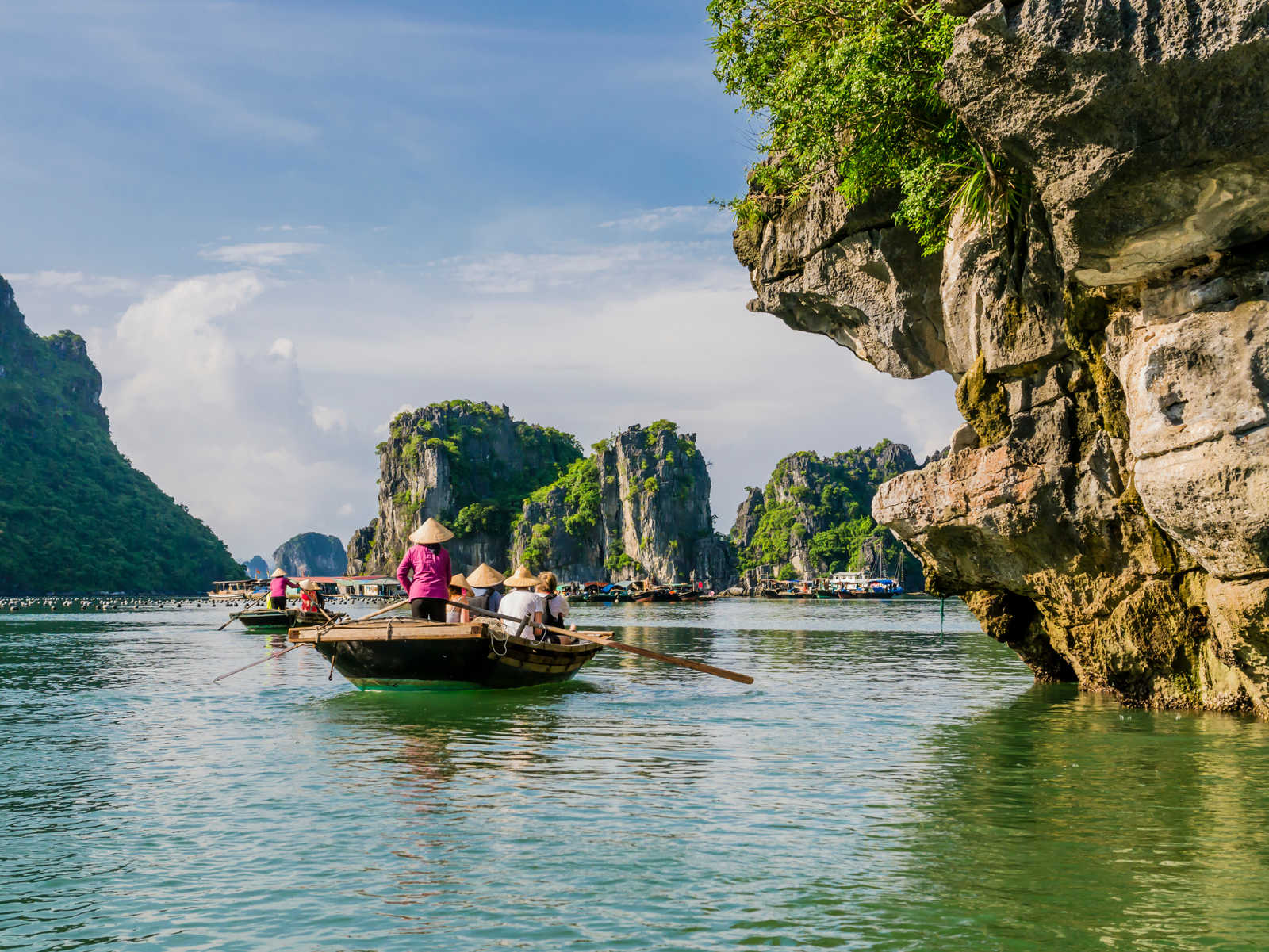 Balade en barque Baie d'Ha Long Vietnam © Simone Gilioli