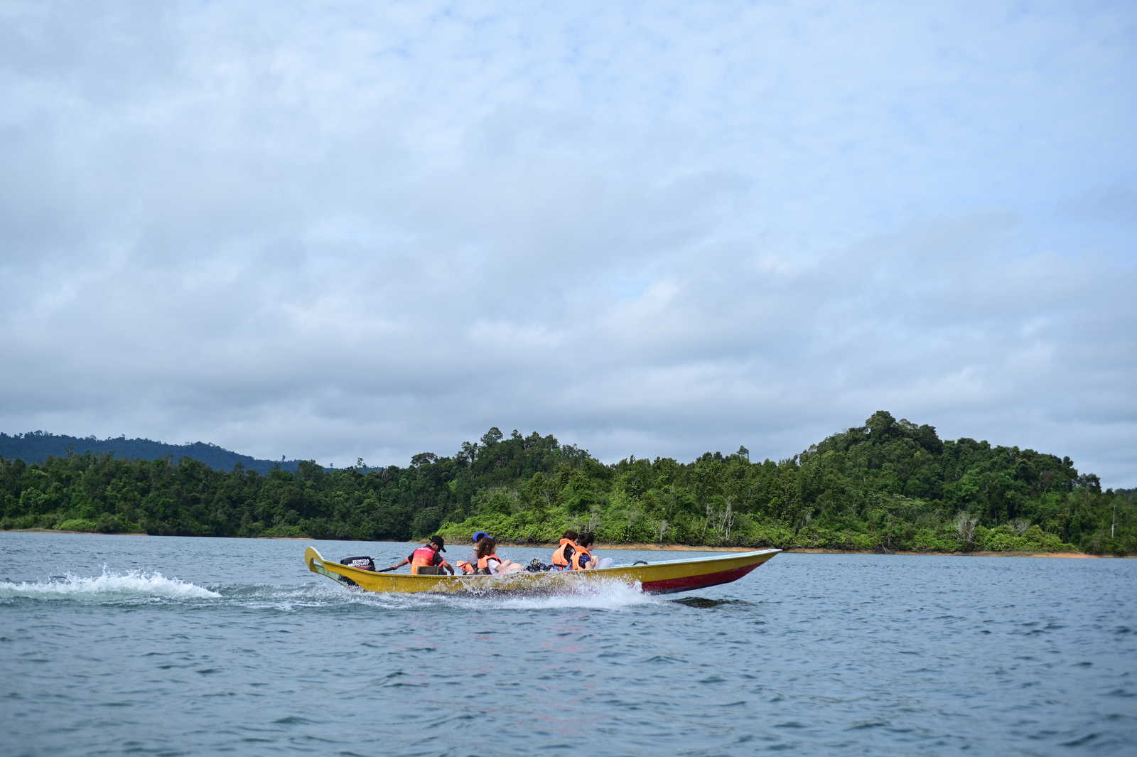 bateau à Bornéo en Malaisie © H Taïs