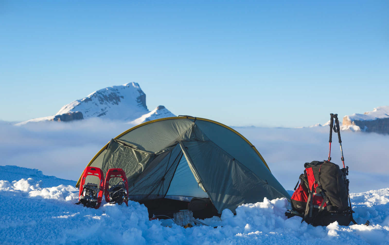Bivouac hivernal sur les hauts plateaux du Vercors © Van Der Werf Sander