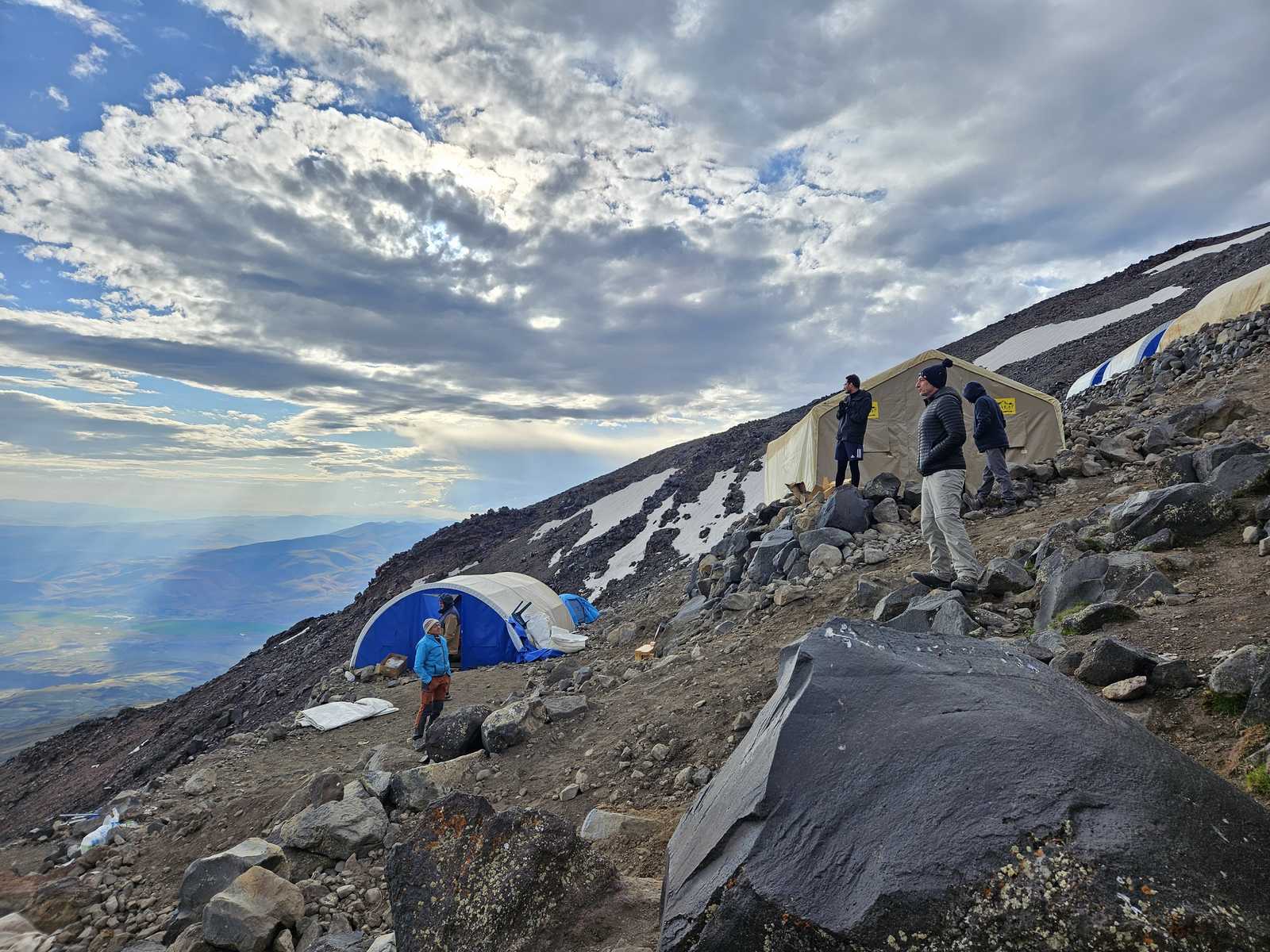 Camp II lors du trek du Mont Ararat en Turquie © Andrevon Pénélope