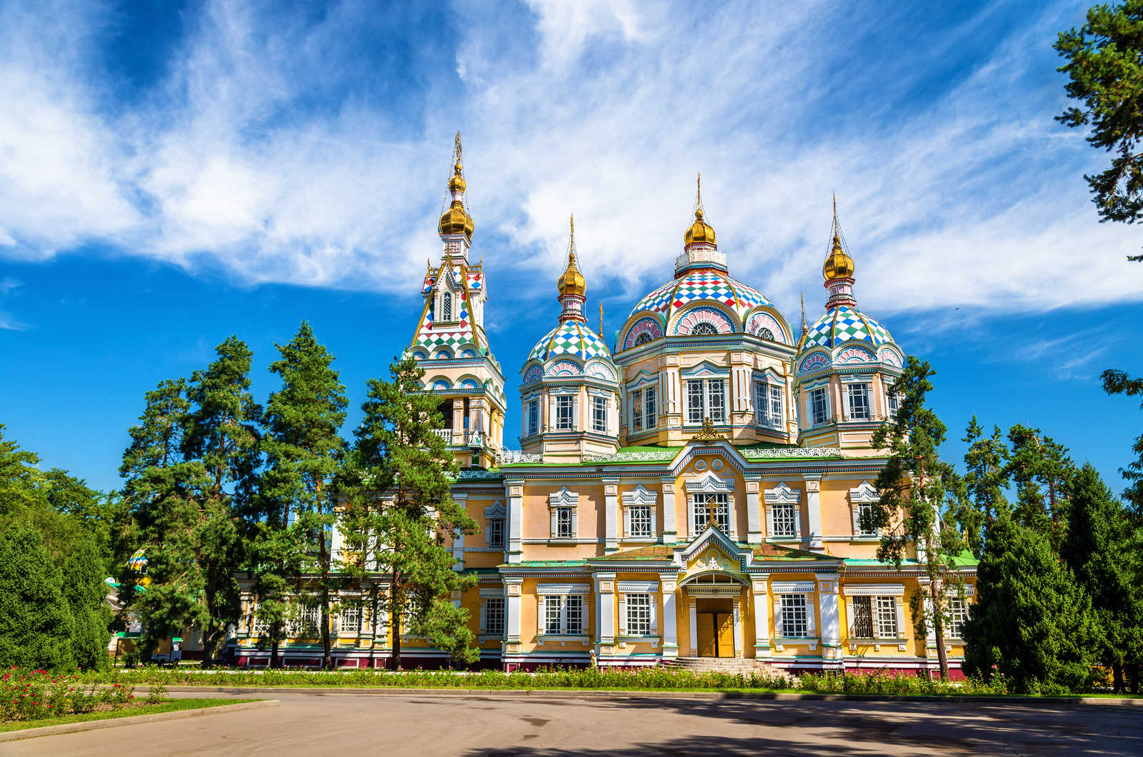 Cathédrale de l'Ascension dans le parc Panfilov d'Almaty, Kazakhstan © Leonid Andronov