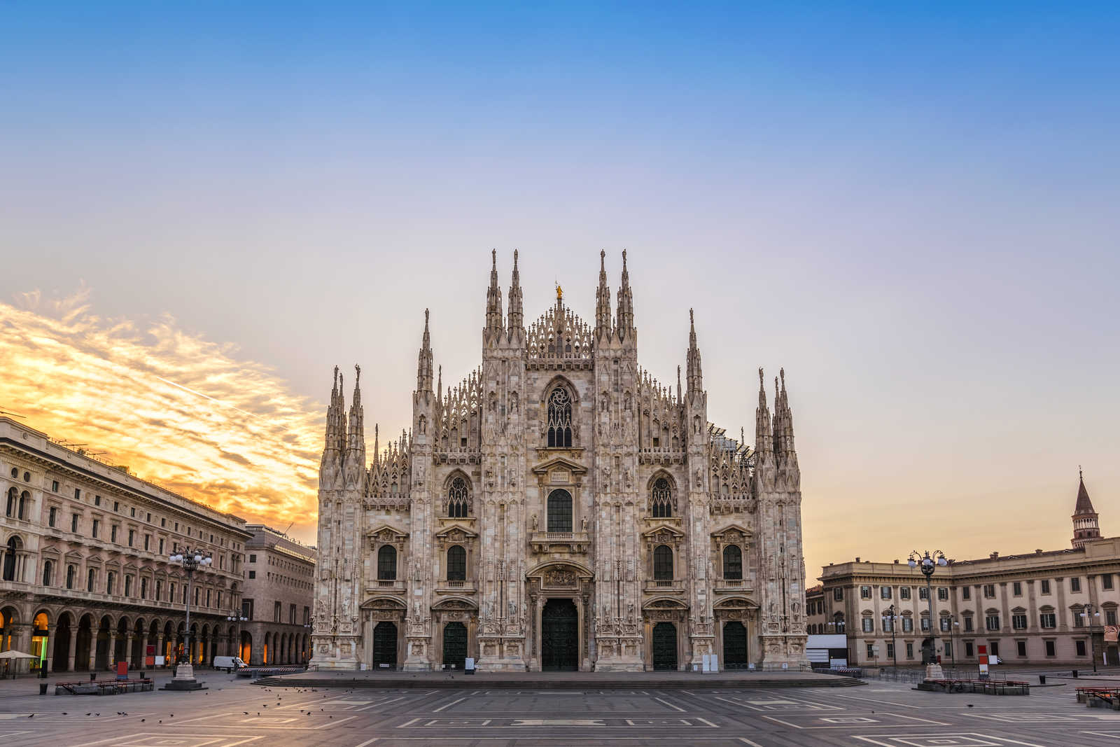 cathédrale de Milan en Italie © Noppasinw