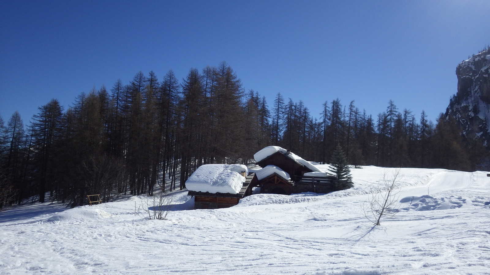 Chalet dans le massif de Écrins dans les Alpes en France © Vigneron Perrine