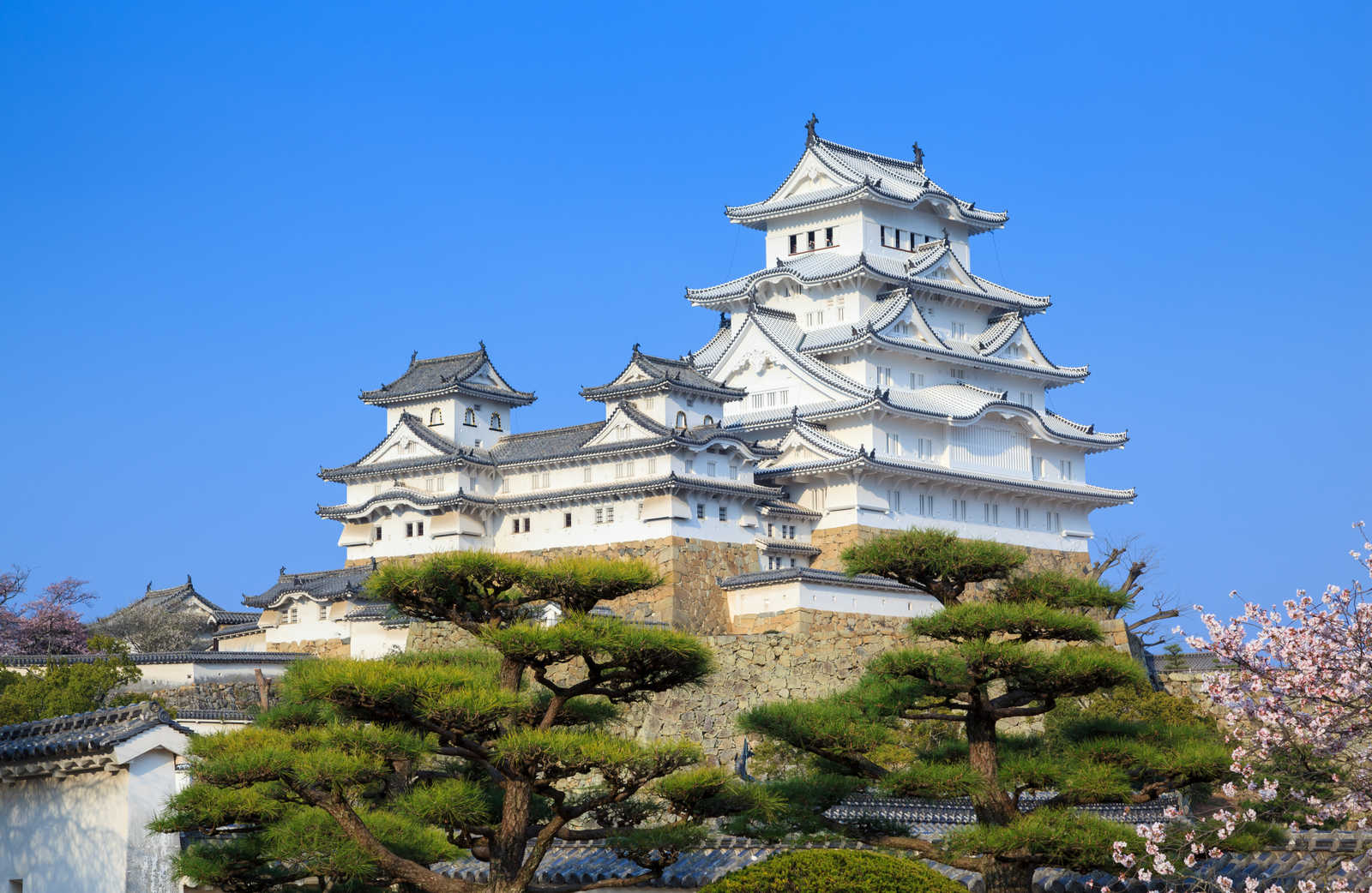Château de Himeji ou château du Héron Blanc, Hyogo © Lkunl