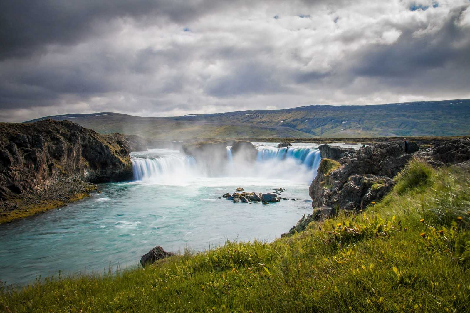 Spectaculaires chutes de Goðafoss © Unsplash