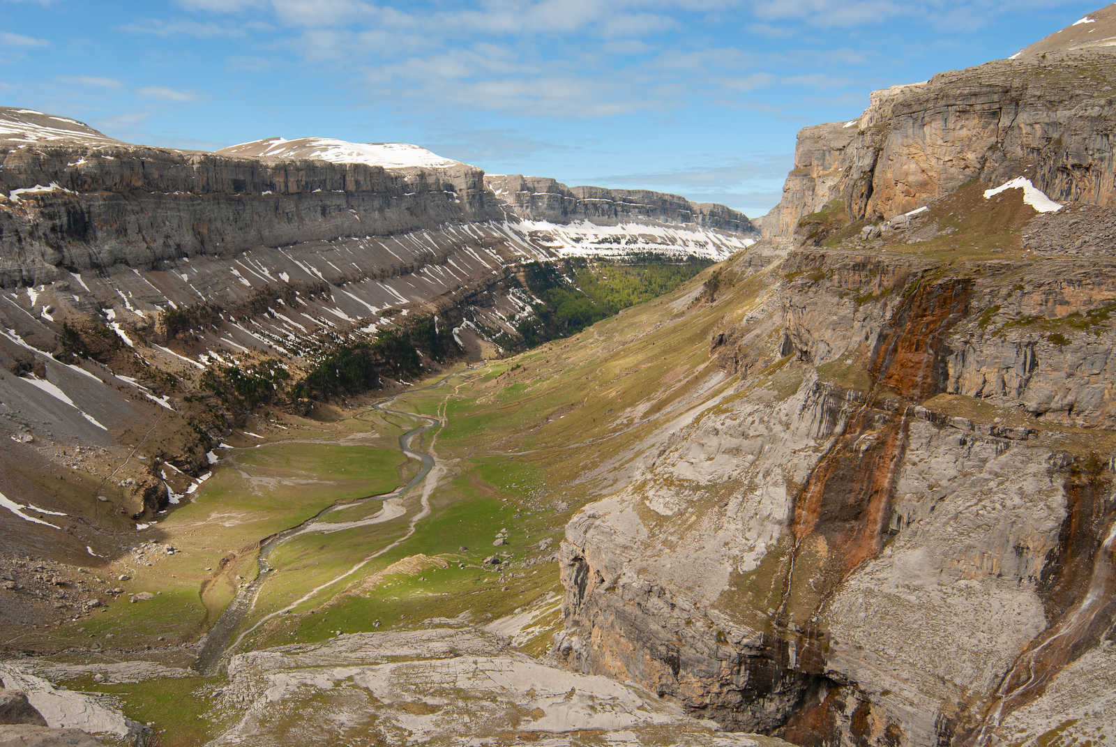 Cirque d'Ordesa et Faja de Pelay dans le Parc National d'Ordesa et du Mont-Perdu, Pyrénées aragonaises. © Orion76 Adobe