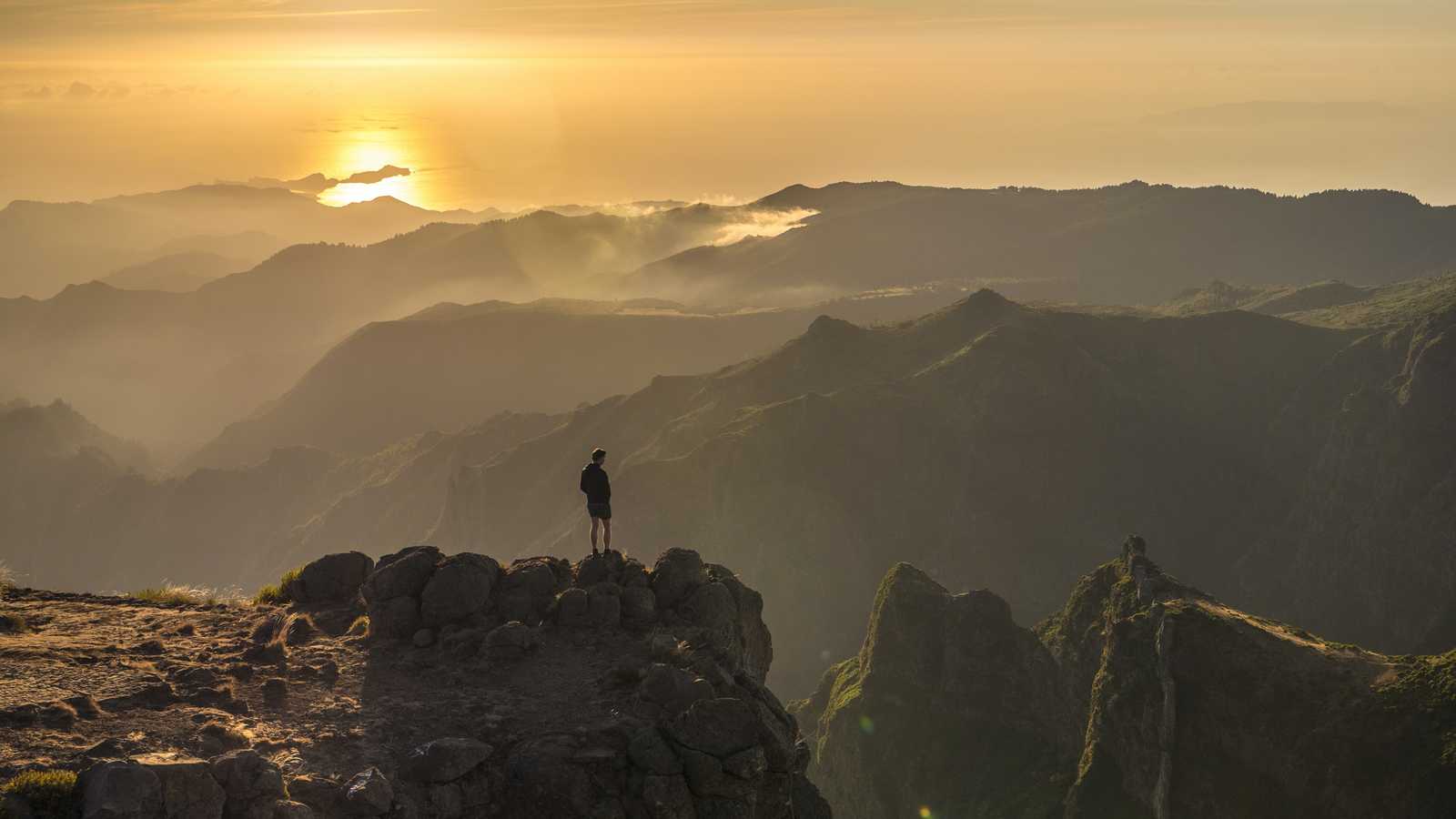Coucher de soleil depuis le Pico Ruivo à Madère © Roosjen Tim