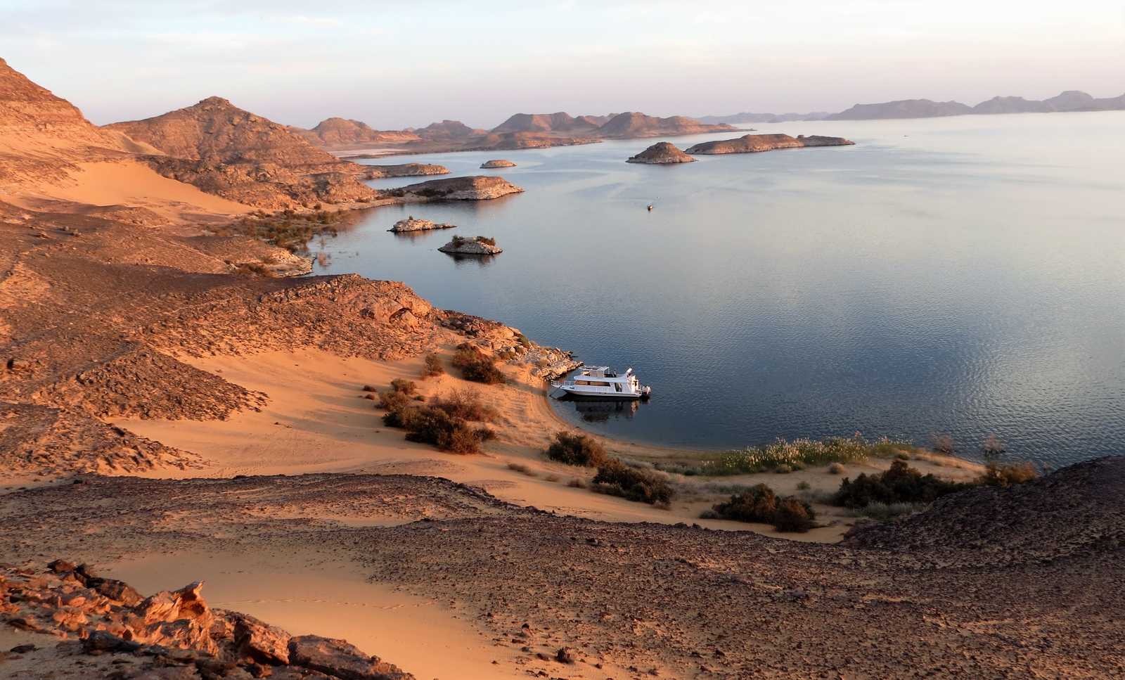 Coucher de soleil sur le lac Nasser en Egypte © Ibrahim Mohamed