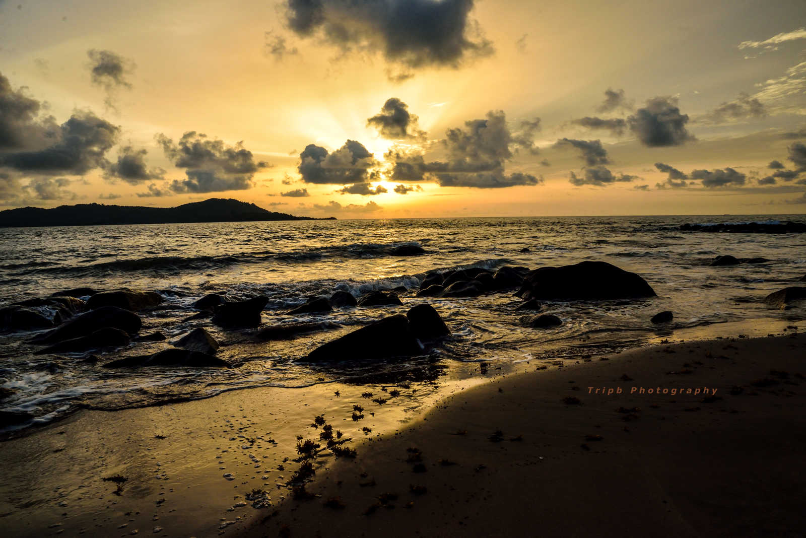 Coucher de soleil sur l'île de Kassa en Guinée © Tripb Photography