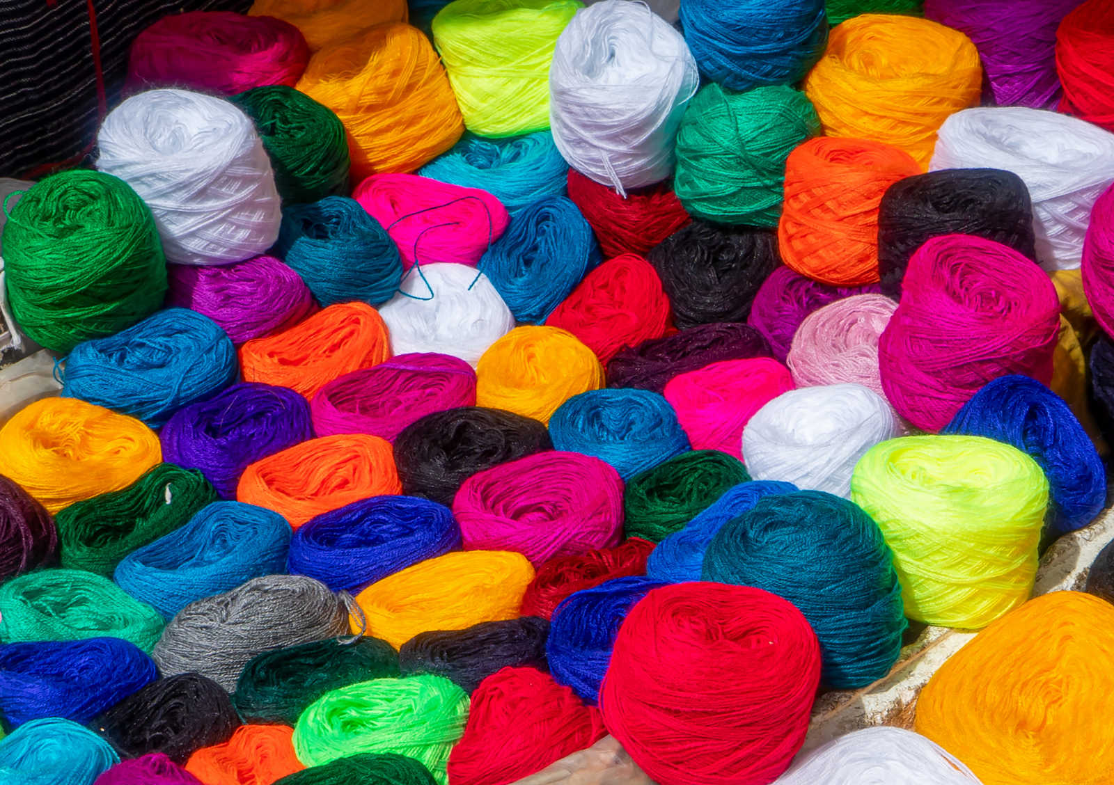 Couleurs Marché Guamote © Adobe