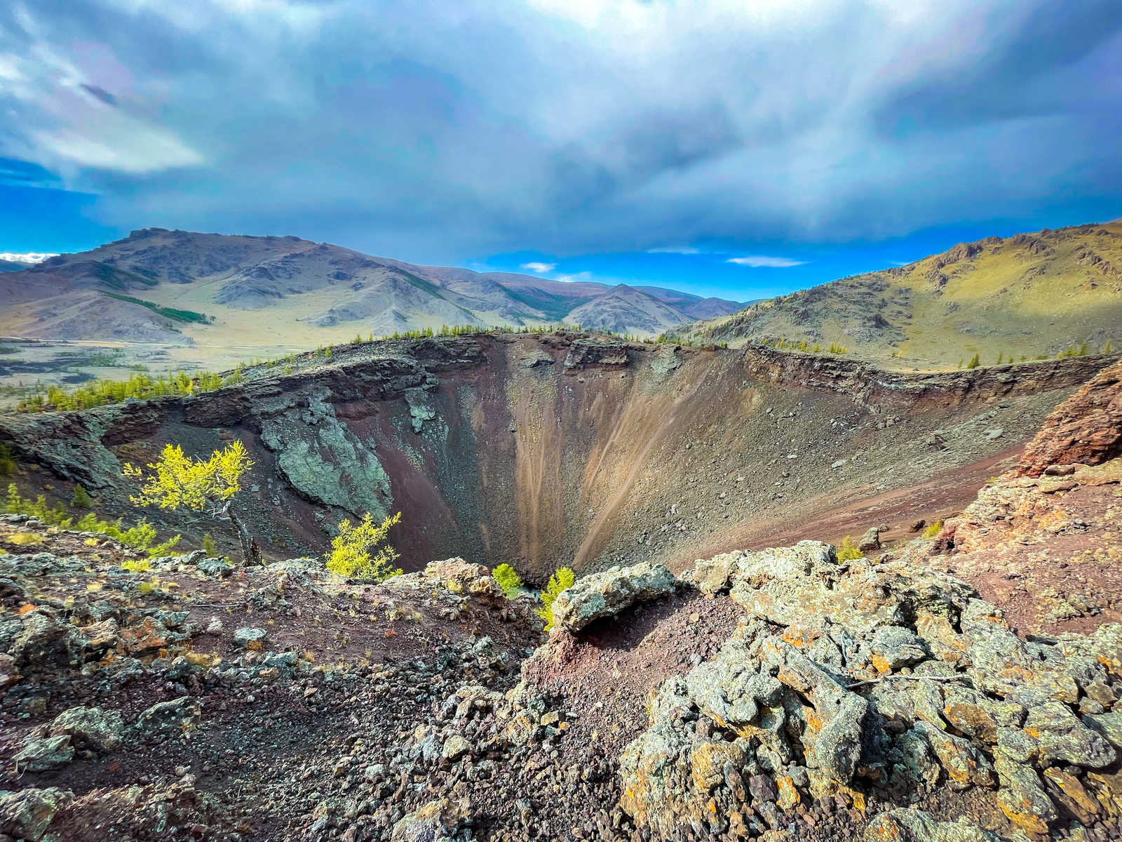 Cratère du volcan Khorgo en Mongolie © Rachel