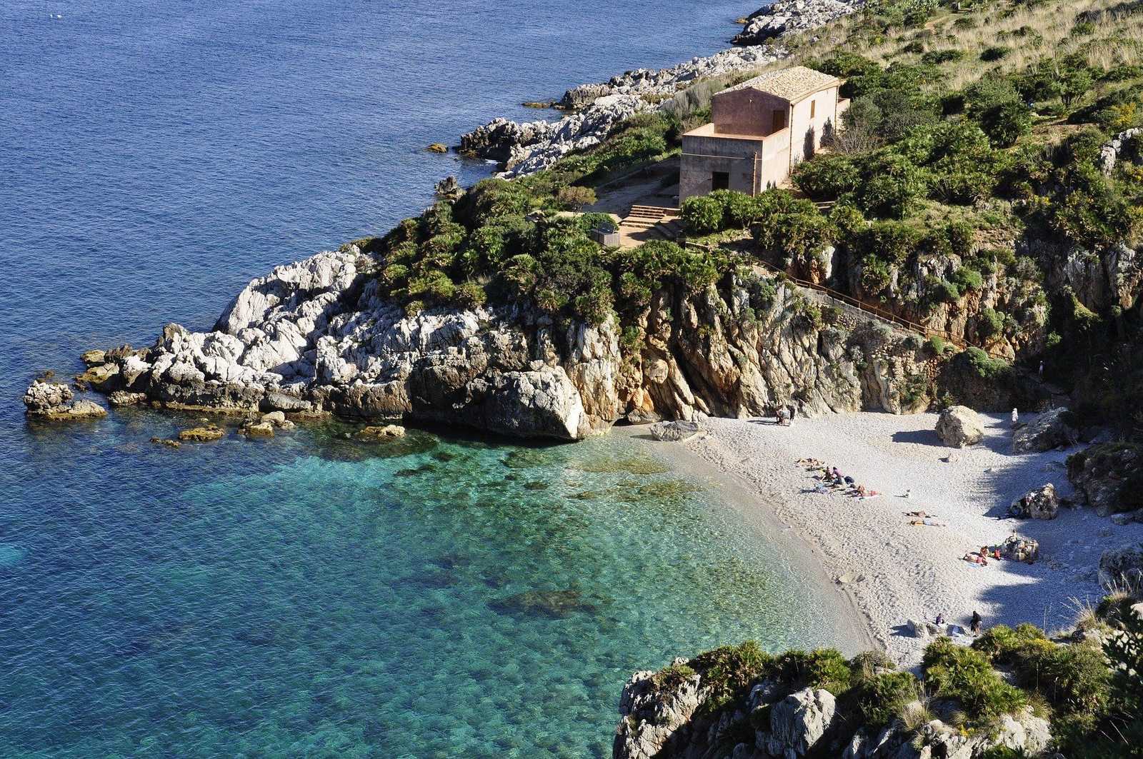 Crique sauvage de l'Ouest sicilien lors d'une balade © pixabay