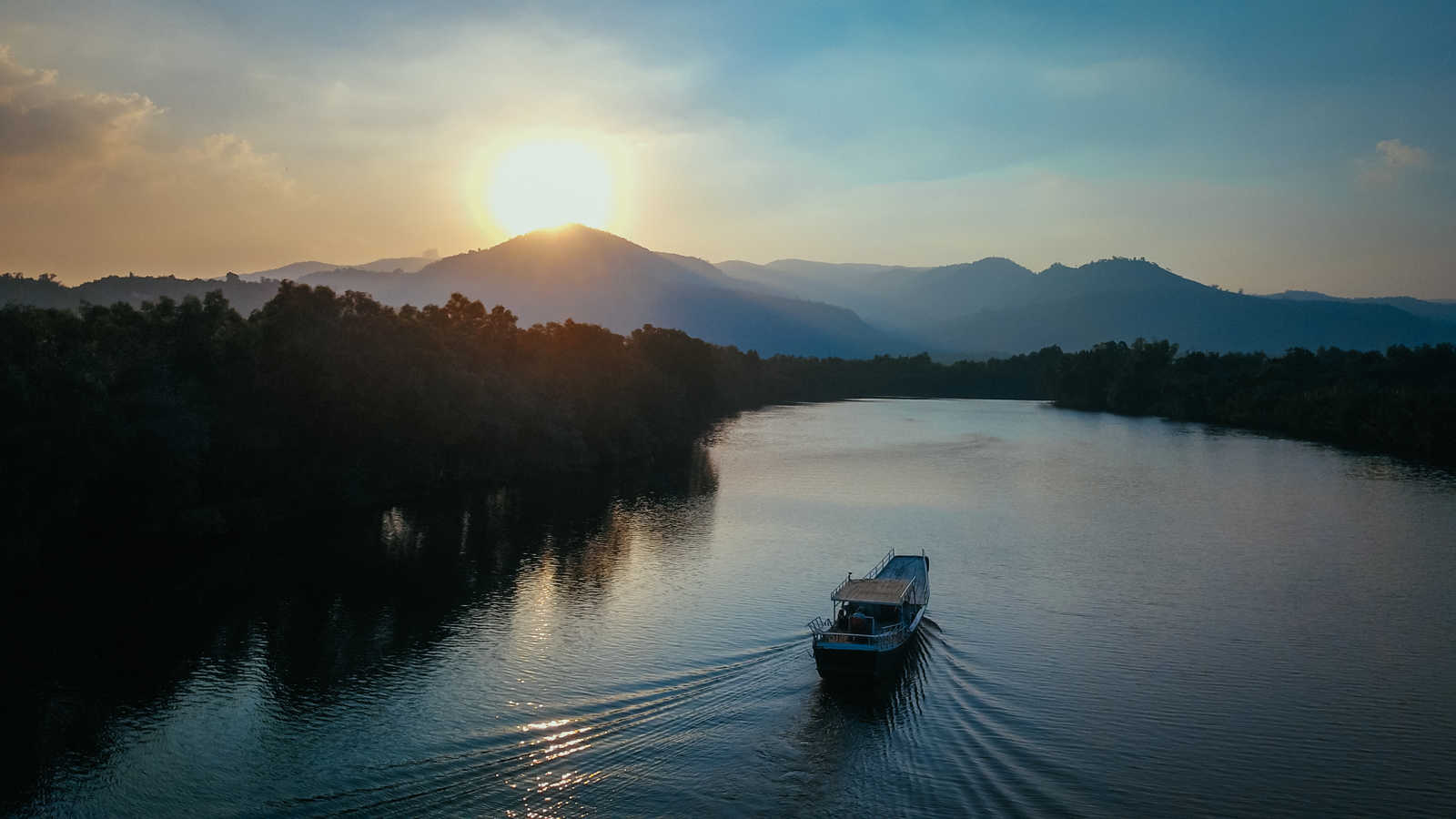 Croisière en bateau sur la rivière de Kampot © Kevin