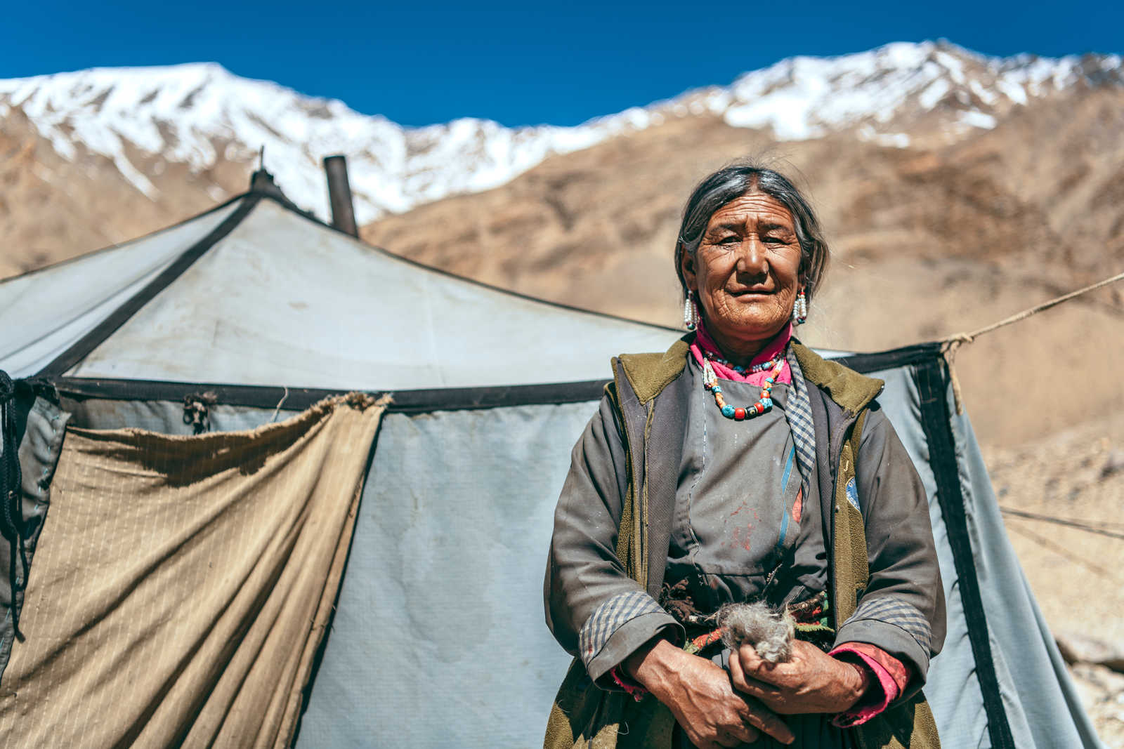 Dame en Inde Himalayenne © Klublu
